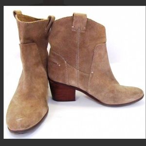 Vince camuto tan suede ankle bootie 8.5